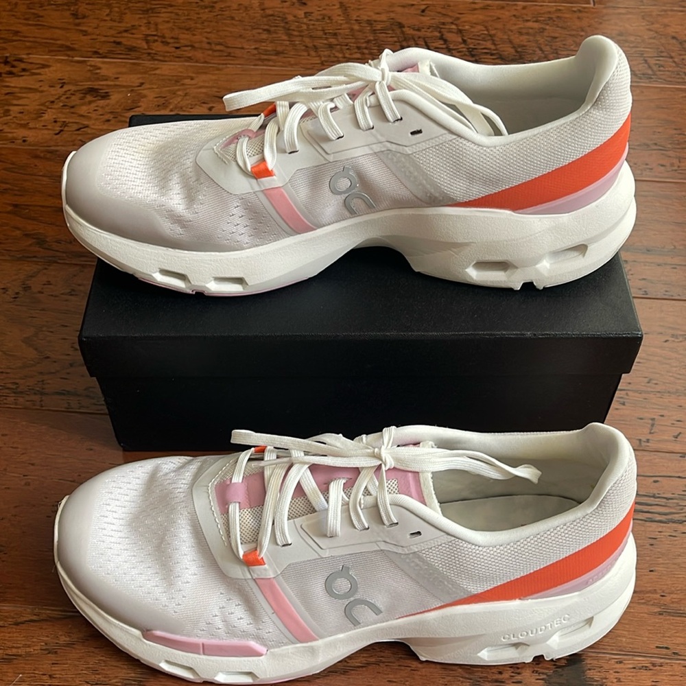 On Cloudpulse training shoes.